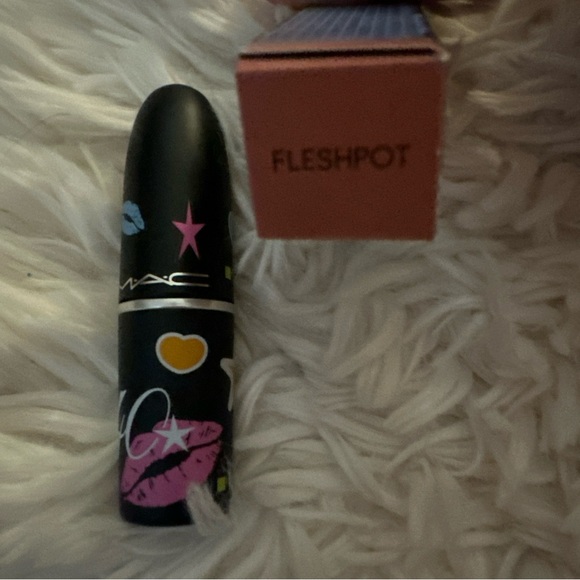 Rare / MAC Cosmetics 40 year’s anniversary Soft Beige Fleshpot Lipstick - Picture 2 of 5
